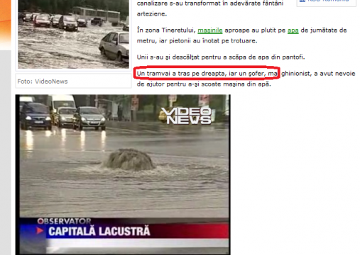un tramvai a tras pe dreapta
