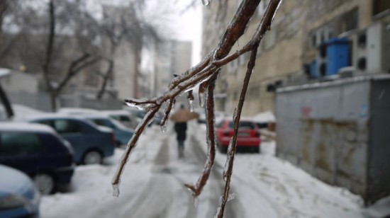 freeezing rain in Bucuresti polei in bucuresti iarna zapada viscol cod portocaliu (60) freeezing rain in Bucuresti polei in bucuresti iarna zapada viscol cod portocaliu (60)