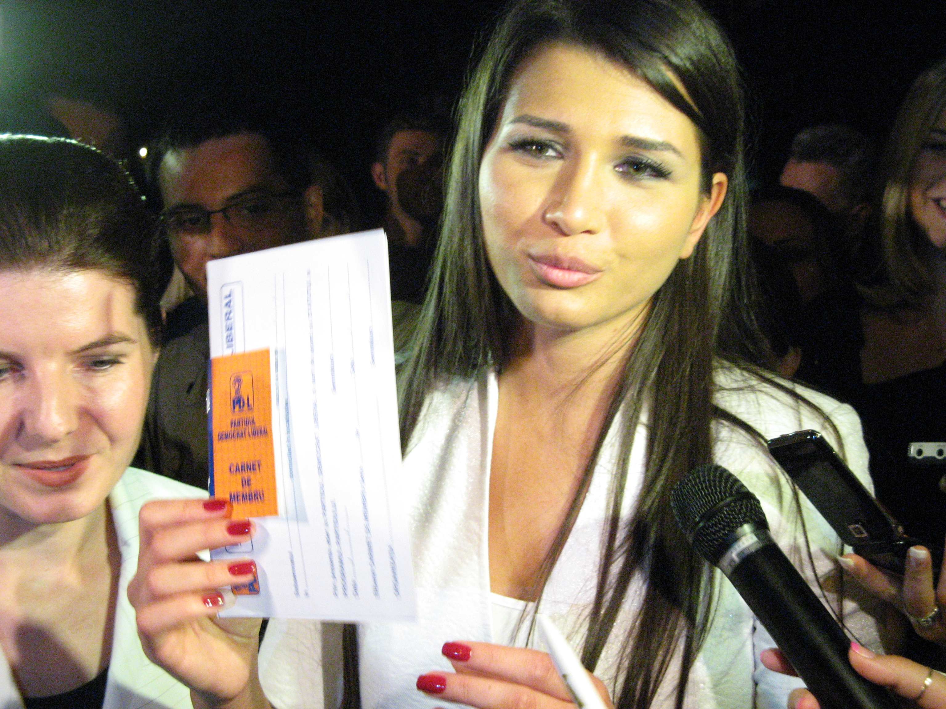 eba cu carnetul pdl in mana revine in partid