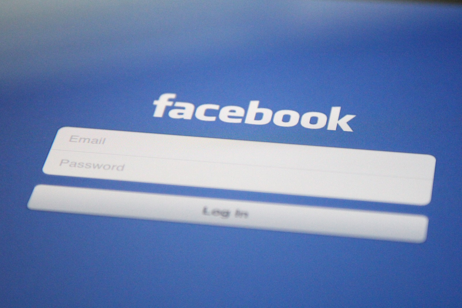 Facebook vinde like-uri si vrea banii tai