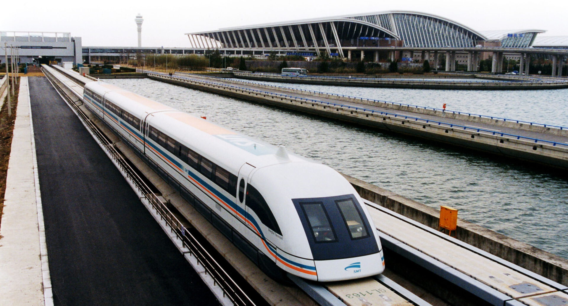 În Japonia trenurile merg de 10 de ori mai repede ca în România