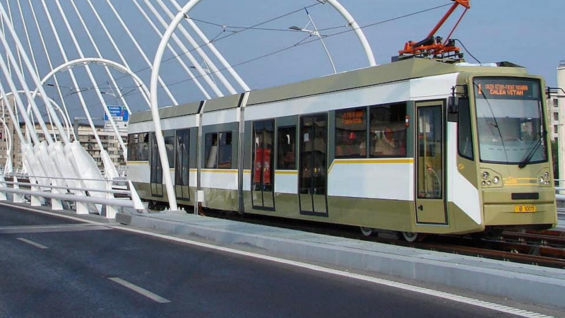 Se ieftinește abonamentul pentru transportul public în București