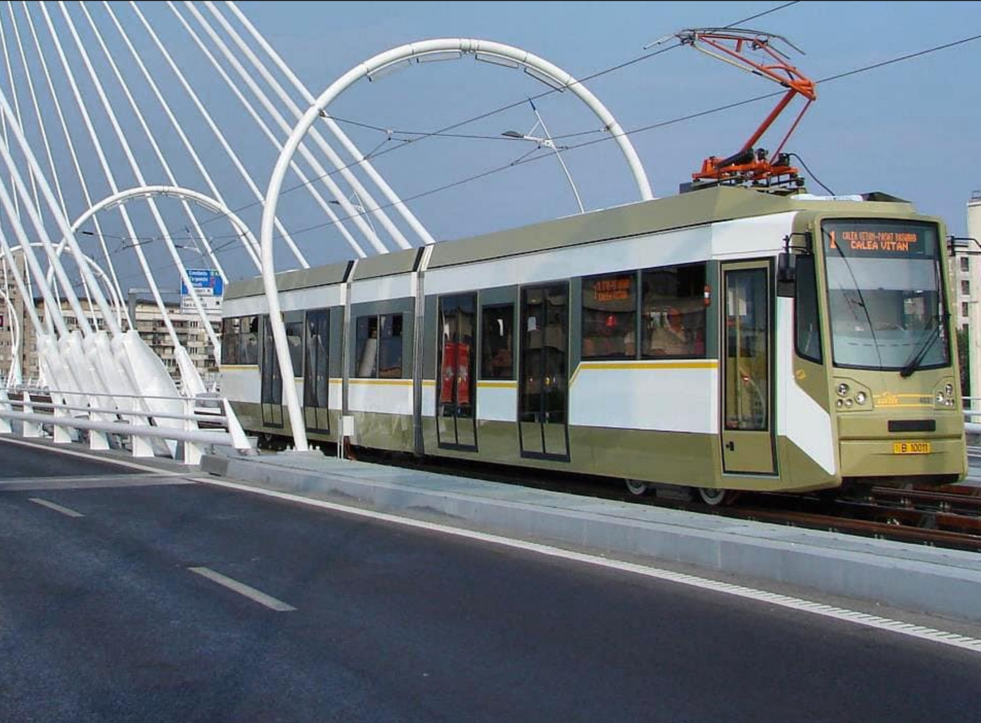 Se ieftinește abonamentul pentru transportul public în București