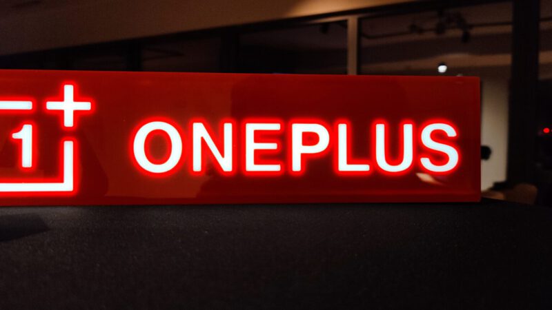 De ce să alegi telefonul OnePlus 11 5G, în loc de alt flagship din 2023
