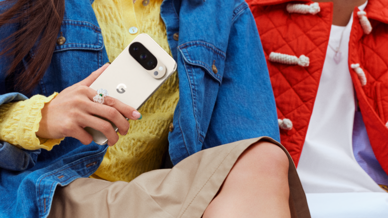 Google lansează telefonul Pixel 10