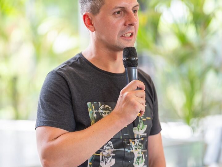 Despre Cristi Dorombach