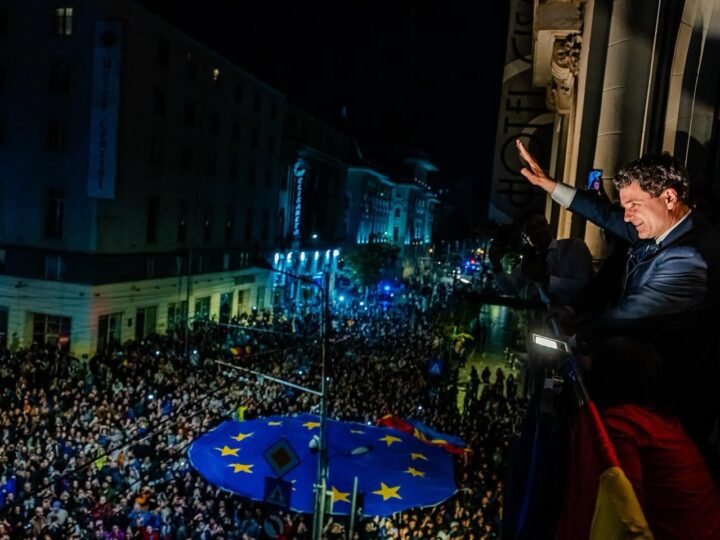Cum își bate joc Nicușor Dan de România