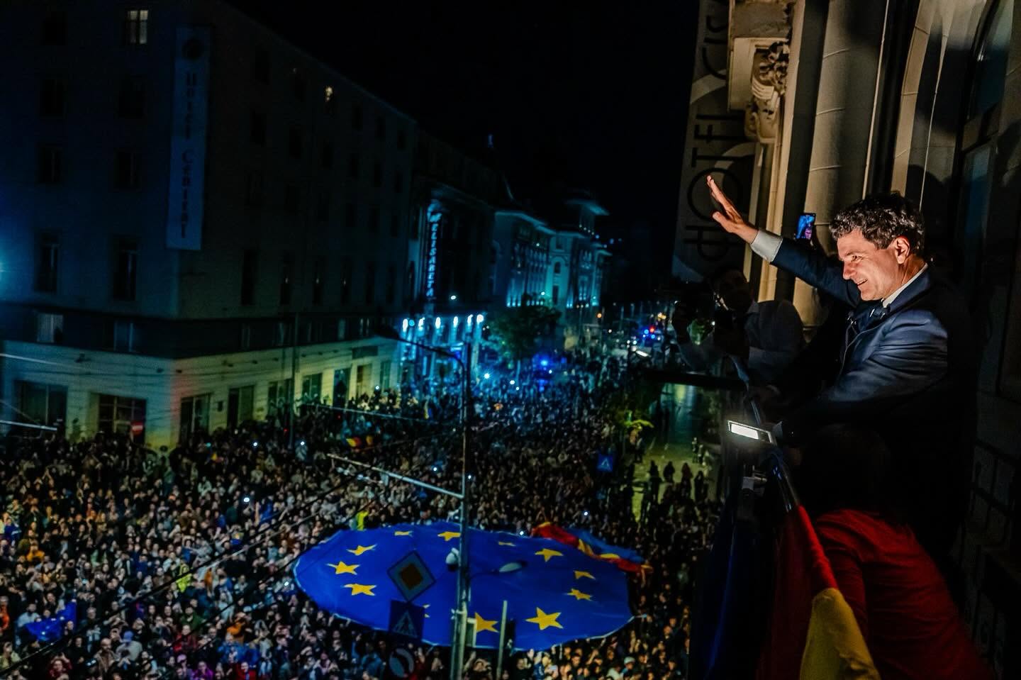 Cum își bate joc Nicușor Dan de România